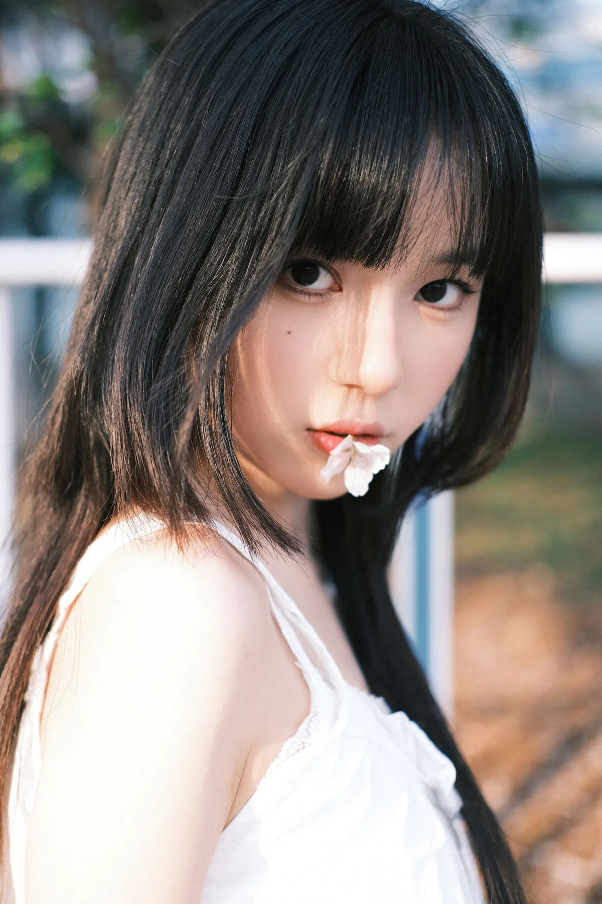YiTuYu Art Language Vol.6718: Hai Dai Mu Yu Hua Explores Artistic Fashion and Form