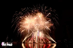 Da Nang International Fireworks Festival Opens with Spectacular Displays - image 8