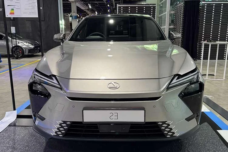 The All-New 2026 Lexus ES: Redefining Luxury Sedans with Sleek Design, Premium Comfort, and Advanced Hybrid Performance for the Modern Driver.