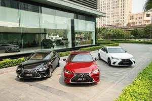 The All-New 2026 Lexus ES: Redefining Luxury Sedans with Sleek Design, Premium Comfort, and Advanced Hybrid Performance for the Modern Driver. - image 12