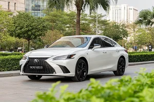 The All-New 2026 Lexus ES: Redefining Luxury Sedans with Sleek Design, Premium Comfort, and Advanced Hybrid Performance for the Modern Driver. - image 1