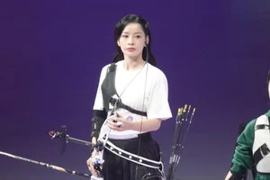 Chi Pu Stuns with Incredible Archery Skills in China - image 4