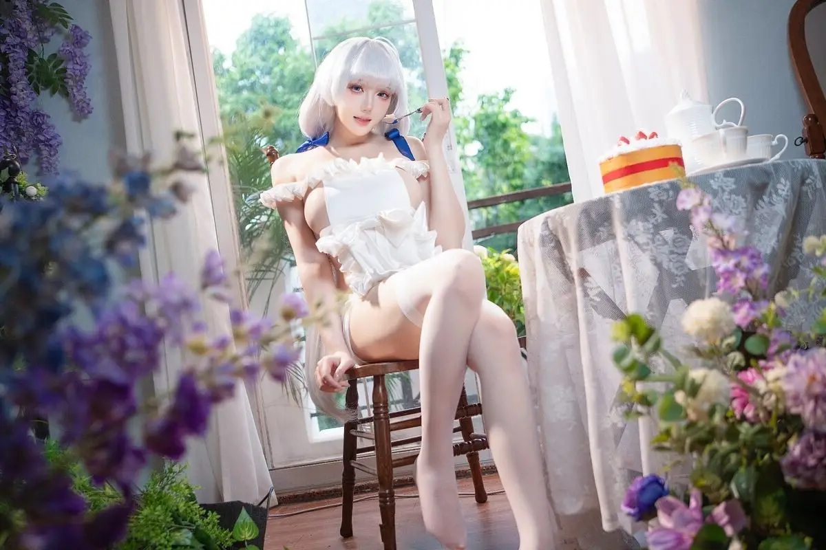 Coser Gua Xi Jiang as Illustrious Azur Lane: Graceful and Alluring Beauty
