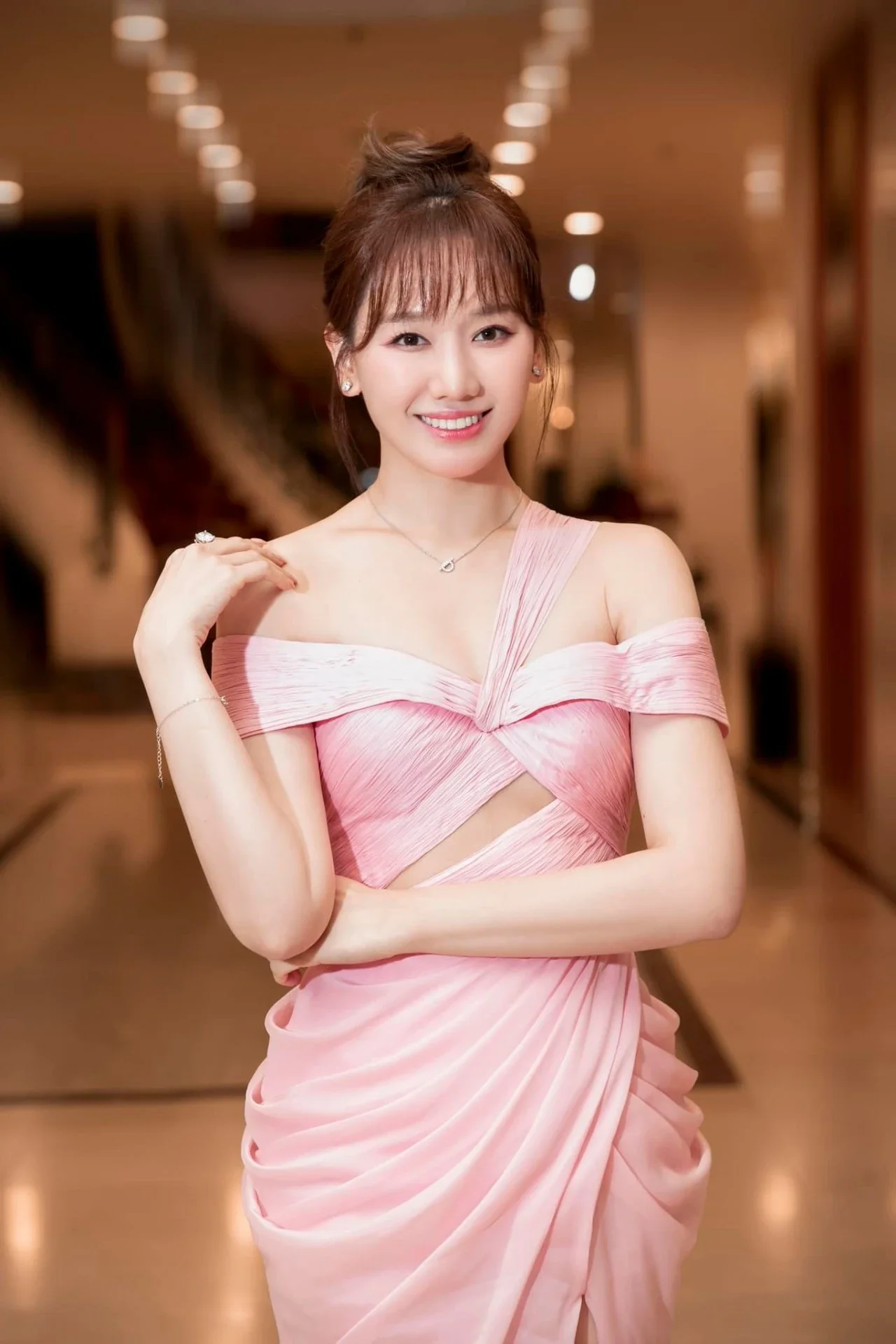 Hari Won Travels to Shanghai to Meet Zhang Linghe: Unexpected Incidents and Fan-Girl Moments