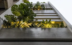 Innovative Split-Level Design: Bringing Natural Light into Narrow Urban Alley Houses - image 2