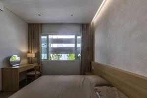 Innovative Split-Level Design: Bringing Natural Light into Narrow Urban Alley Houses - image 0