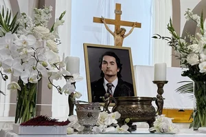 A Final Farewell: Family and Colleagues Honor the Late Duc Tien - image 0