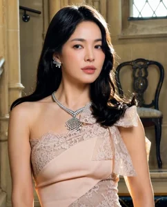 Song Hye Kyo and Li Bingbing Stun Fans with Iconic Visual Interaction at High-Profile Fashion Event - image 4