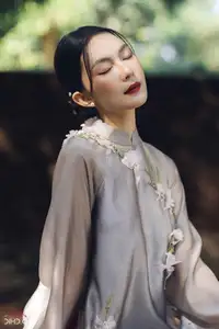 Helly Tống Evokes Nostalgia: Modernized Ao Dai Beauty and Vietnamese Grace Amidst Nature - image 7