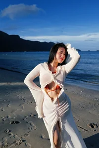 Subtle Sophistication: How This Viral TikToker is Redefining Fitness Fashion - image 0