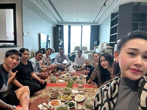 Football Star Ho Tan Tai Enjoys Family Time in Hanoi After V-League 2023 - image 3