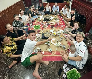 Football Star Ho Tan Tai Enjoys Family Time in Hanoi After V-League 2023 - image 1