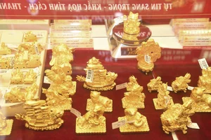 Gold Rush in Vietnam: Crowds Queue Early for God of Wealth Day 2024 - image 7