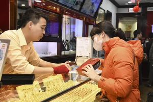 Gold Rush in Vietnam: Crowds Queue Early for God of Wealth Day 2024 - image 9