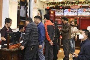 Gold Rush in Vietnam: Crowds Queue Early for God of Wealth Day 2024 - image 6