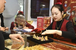 Gold Rush in Vietnam: Crowds Queue Early for God of Wealth Day 2024 - image 0