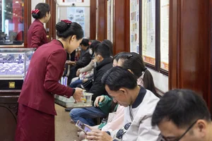 Gold Rush in Vietnam: Crowds Queue Early for God of Wealth Day 2024 - image 11