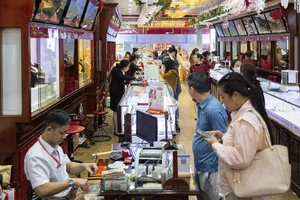 Gold Rush in Vietnam: Crowds Queue Early for God of Wealth Day 2024 - image 10
