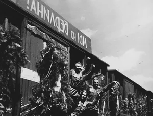 Rare Historical Photos: Everyday Life in the Soviet Union in 1945 - image 10