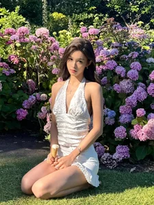 Radiant summer elegance and feminine style inspiration - image 2