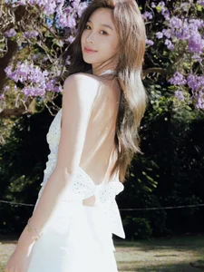 Radiant summer elegance and feminine style inspiration - image 1