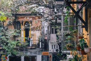 Exploring Hanoi’s Charming Streets with Miss Phuong Oanh: A Nostalgic Journey - image 4