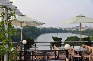 Exploring Hanoi’s Charming Streets with Miss Phuong Oanh: A Nostalgic Journey - image 3
