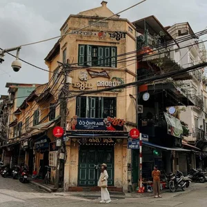 Exploring Hanoi’s Charming Streets with Miss Phuong Oanh: A Nostalgic Journey - image 2