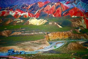The Science of Color: Decoding the Geology of Rainbow Mountain - image 0