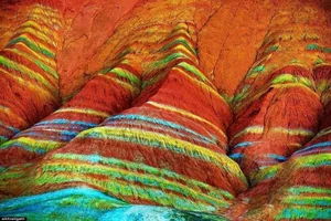 The Science of Color: Decoding the Geology of Rainbow Mountain - image 1