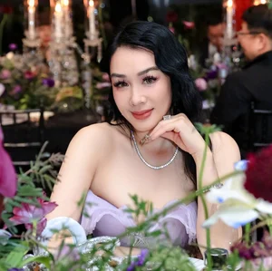 Ageless Elegance: The Stunning 54-Year-Old Vietnamese Beauty Captivating Asia - image 3