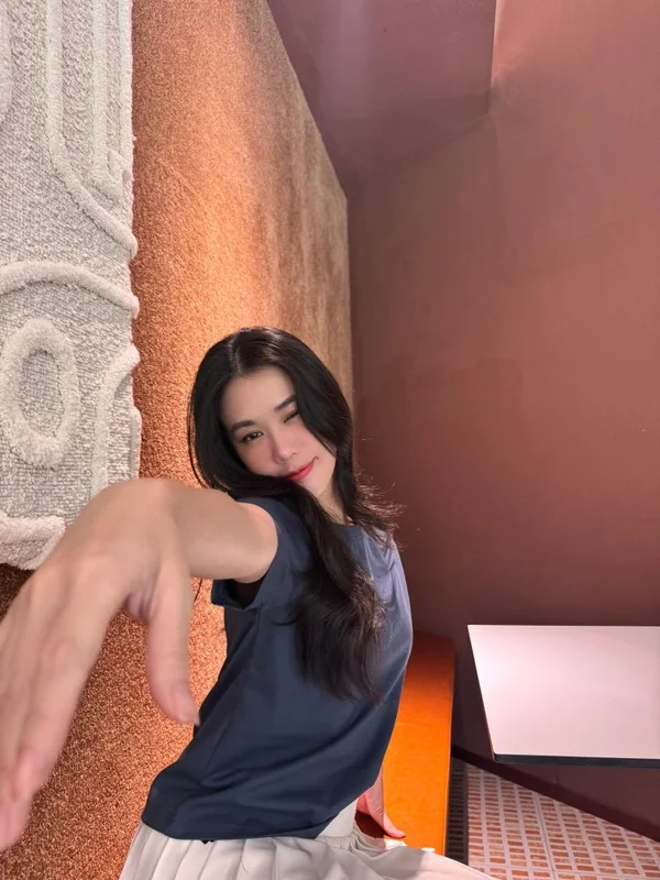 Why Hot Girl Ngọc Thảo is Currently Trending: Exploring the Latest Viral Moments and Fashion Trends