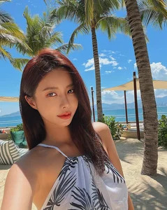 Korean Influencer Stuns in Nha Trang: A Tale of Fitness and Tropical Luxury - image 0