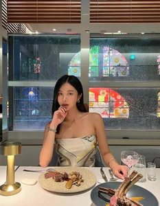 Korean Influencer Stuns in Nha Trang: A Tale of Fitness and Tropical Luxury - image 6