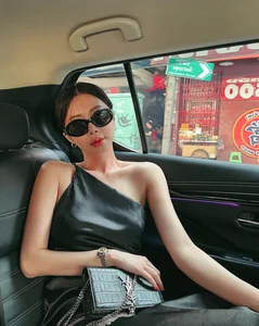 Korean Influencer Stuns in Nha Trang: A Tale of Fitness and Tropical Luxury - image 1