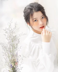 The Timeless Charm of Tran Thu Trang: A Gallery of Grace and Contemporary Beauty - image 10