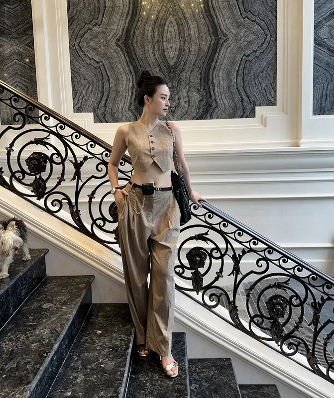 The Luxurious and Elegant Fashion Style of Ageless Muse Chi Hoang
