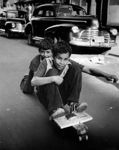 Captivating Vintage Photos of 1950s New York Through the Lens - image 1