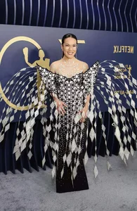 Most Iconic and Controversial Hollywood Red Carpet Fashion Moments of All Time - image 10