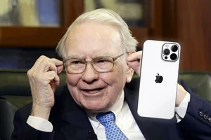 Tech Secrets: What Smartphone Does the Richest Person in the World Carry? - image 5