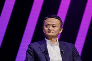 Tech Secrets: What Smartphone Does the Richest Person in the World Carry? - image 3