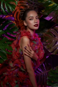 Miss Grand Vietnam Hoang Phuong Inspires with Gorgeous Autumn Makeup Trends - image 7