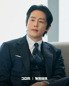 Kwon Yul Portrays an Unpredictable Behind-the-Scenes Threat in Fifties Professionals - image 4