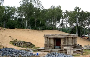 Unsolved Mysteries of the Ancient Ghost Town Buried Under Sand Dunes - image 5