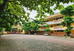 Capturing the Timeless Beauty of a Historic School Campus Before Its Final Transformation - image 7