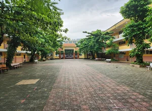 Capturing the Timeless Beauty of a Historic School Campus Before Its Final Transformation - image 6