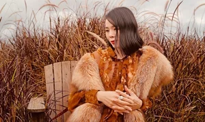 How Vietnamese Celebrities Elevate Their Style with Classic A-Line Midi Skirts - image 0