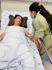 Vietnamese Star News: Famous Artist Suffers Stroke - image 5