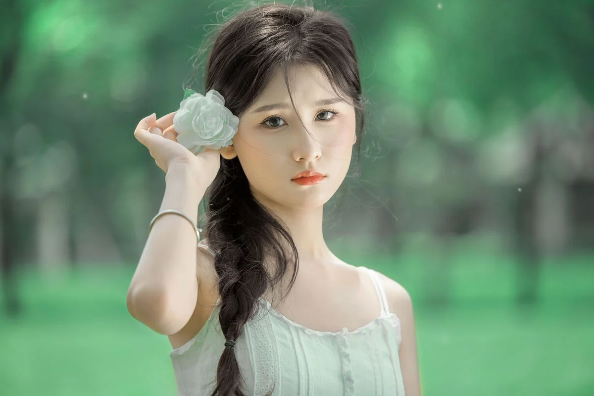 Ethereal Summer Muse: Saikuwako Captivates in YiTuYu’s Latest Art Language Collection