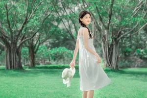Ethereal Summer Muse: Saikuwako Captivates in YiTuYu’s Latest Art Language Collection - image 5